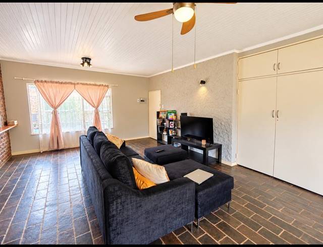 1 BEDROOM TOWNHOUSE FOR SALE IN ELDORAIGNE